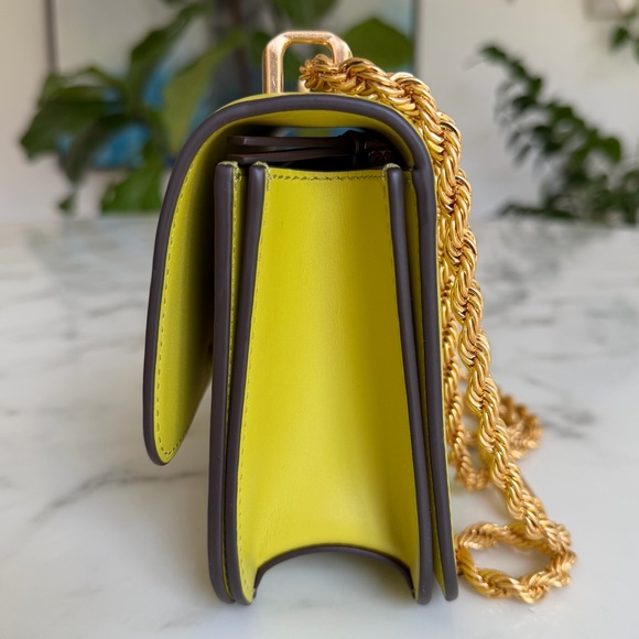 Tory Burch Eleanor Small Convertible Shoulder Bag in Island Chartreuse Leather - Picture 5 of 16